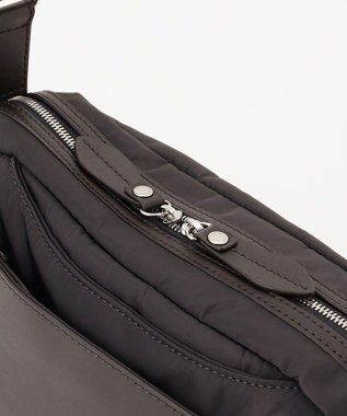 Y'SACCS シルキーリュクスショルダーバッグ ダークチョコ