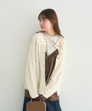 earth music&ecology 【一部予約】フラワーモチーフトグルボタンニットカーディガン Ivory