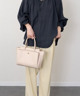 INTER-CHAUSSURES 【LORISTELLA】マルチポケットハンドバッグ ライトベージュ