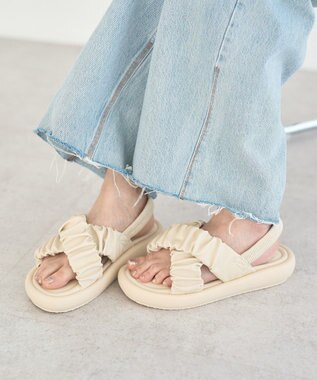 earth music&ecology ギャザークロスサンダル Ivory