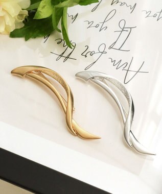 Tiaclasse マットメタルモチーフブローチ ゴールドB