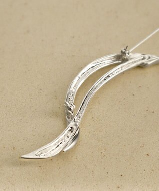 Tiaclasse マットメタルモチーフブローチ シルバーB