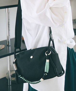 TOPKAPI 【Breath TOPKAPI】コードチャーム付き ショルダーバッグ ブラック