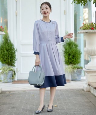 Tiaclasse 【安田美沙子さん着用・ポーチ・ショルダー紐付き】フラワーカットフェイクレザーバッグ サックス