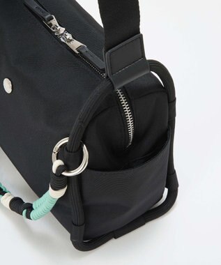 TOPKAPI 【Breath TOPKAPI】コードチャーム付き ショルダーバッグ ブラック