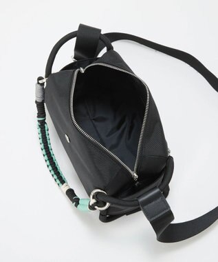 TOPKAPI 【Breath TOPKAPI】コードチャーム付き ショルダーバッグ ブラック