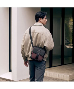 TUMI ALPHA BRAVO 「ジュニア」クロスボディ オックス ブラッド