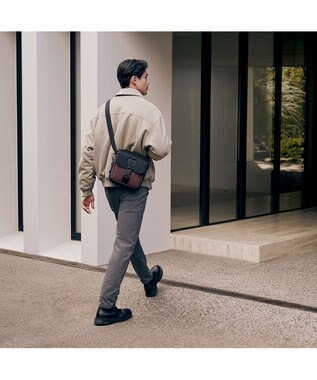 TUMI ALPHA BRAVO 「ジュニア」クロスボディ オックス ブラッド