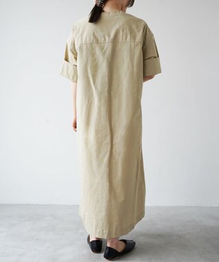 WHITE MAILS 【阿久津ゆりえコラボ】フロントタック Vネック ワンピース ベージュ