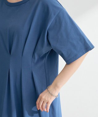 Green Parks 半袖タックカットワンピース Deep Blue