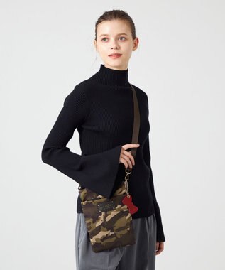 LA BAGAGERIE 【LA BAGAGERIE×HELLO KITTY】リボンチャーム付き　スクエアポシェット カーキ