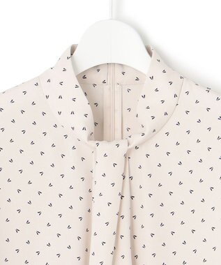 23区 L 【洗える】トライアングルプリント ネックデザイン ブラウス ベージュプリント