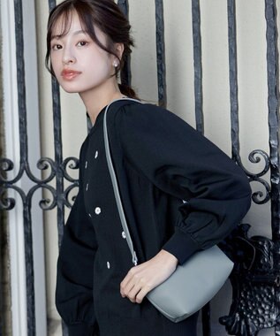 Tiaclasse 【安田美沙子さん着用・ポーチ・ショルダー紐付き】フラワーカットフェイクレザーバッグ サックス