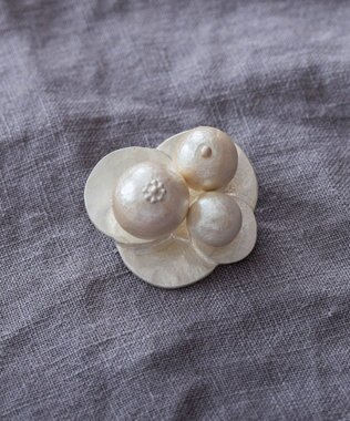 Pisceans グラデコットンパールブローチ マットシルバー