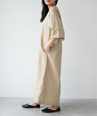 WHITE MAILS 【阿久津ゆりえコラボ】フロントタック Vネック ワンピース ベージュ