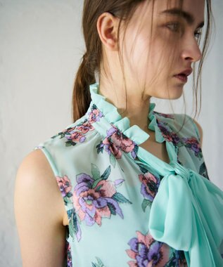 GRACE CONTINENTAL エスニックフラワー刺繍トップ ライトグリーン