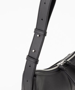 Y'SACCS ハーフムーンボディショルダーバッグ ブラック