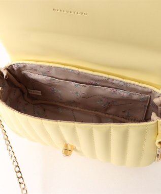 style code 【MERCURYDUO/マーキュリーデュオ】ストライプキルティング　フラップショルダーバッグ イエロー