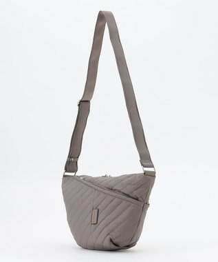 Y'SACCS ナイロンキルティングボディバッグ グレージュ