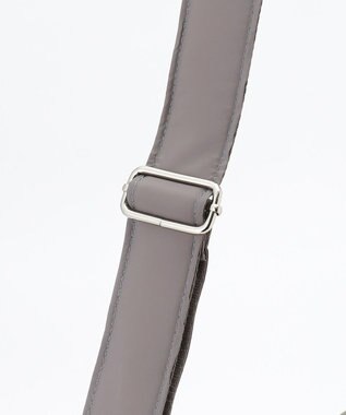 Y'SACCS ナイロンキルティングボディバッグ グレージュ