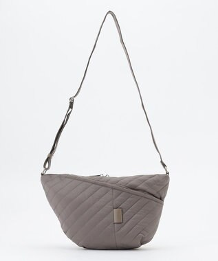 Y'SACCS ナイロンキルティングボディバッグ