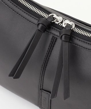 Y'SACCS ハーフムーンボディショルダーバッグ ブラック