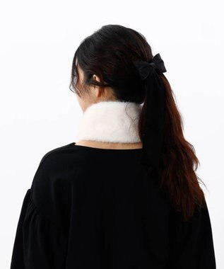 AURORA 【 ANNA SUI（アナ スイ）】エコファー差込みマフラ－ オフホワイト