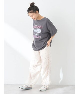 earth music&ecology ツアープリントＴシャツ Charcoal Gray