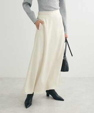 Green Parks ・Ｐｅｔｉｔ　Ｆｌｅｕｒ　サテンフレアスカート Off White