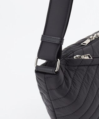 Y'SACCS ナイロンキルティングボディバッグ ブラック