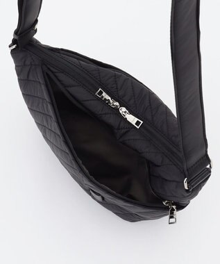 Y'SACCS ナイロンキルティングボディバッグ ブラック