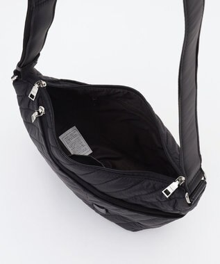 Y'SACCS ナイロンキルティングボディバッグ ブラック