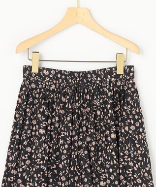 組曲 L ギャザーライトデシン パンツ ブラック×ピンクフラワー系