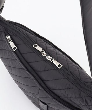 Y'SACCS ナイロンキルティングボディバッグ ブラック