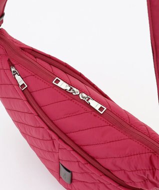 Y'SACCS ナイロンキルティングボディバッグ ワイン