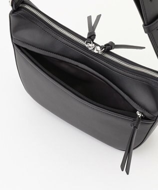 Y'SACCS ハーフムーンボディショルダーバッグ ブラック