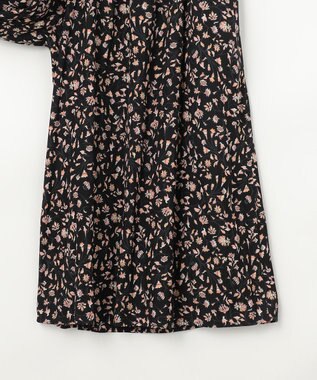 組曲 L ギャザーライトデシン パンツ ブラック×ピンクフラワー系