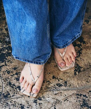 BONTRE 【PRECIEUX JOUET/プレシュウジュエ】 スクエアヒールナロートングサンダル/034PJ パイソン