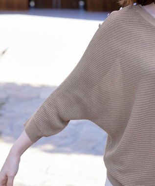 Tiaclasse 【洗える】肩ボタンドルマンニットトップス モカ