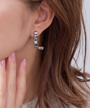 Phoebe ニュアンスリボンピアス　シルバー シルバー