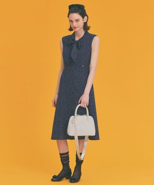 TOCCA CRESTA LEATHER POCHETTE ポシェット アイボリー系