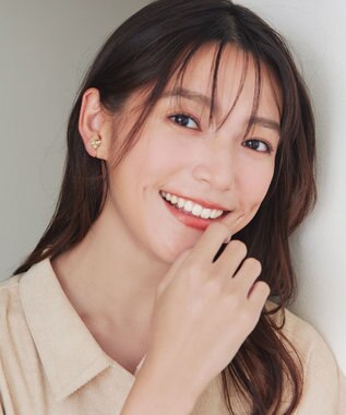 Tiaclasse 【安田美沙子さん着用・金属アレルギー対応】スウィングストーンピアス/イヤリング イヤリング：ゴールド