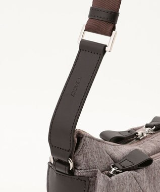 Y'SACCS ストリームラインポシェット ベージュ