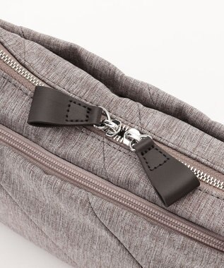 Y'SACCS ストリームラインポシェット ベージュ