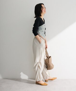 Green Parks 表面感サテンタックパンツ Gray Beige