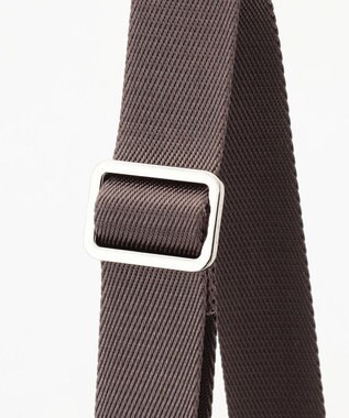 Y'SACCS ハーフムーンボディショルダーバッグ グレージュ