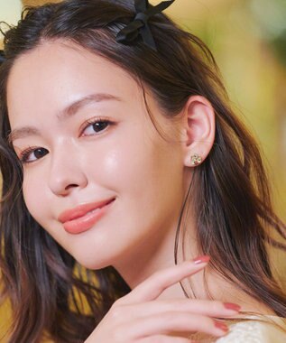 Tiaclasse 【安田美沙子さん着用・金属アレルギー対応】スウィングストーンピアス/イヤリング ピアス：ゴールド