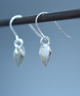 monshiro カレンシルバーハートピアスM シルバー