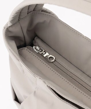 Y'SACCS 【ナイロンタフタ】トラベルショルダーリュック グレージュ