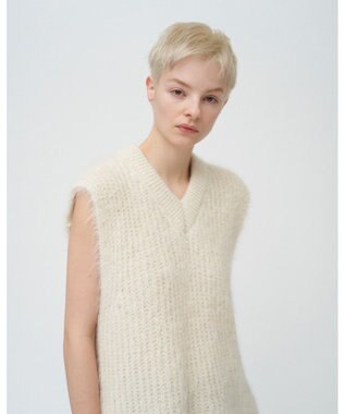 ATON ALPACA FUR | Vネックベスト WHITE